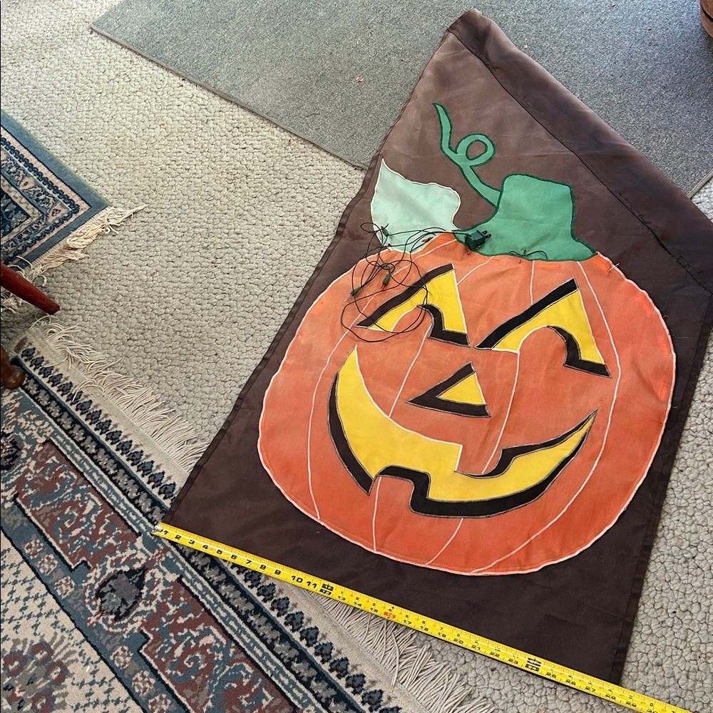 Pumpkin lite-Up Flag w/working Lights 51” long, ready for flag pole. Heavyduty.